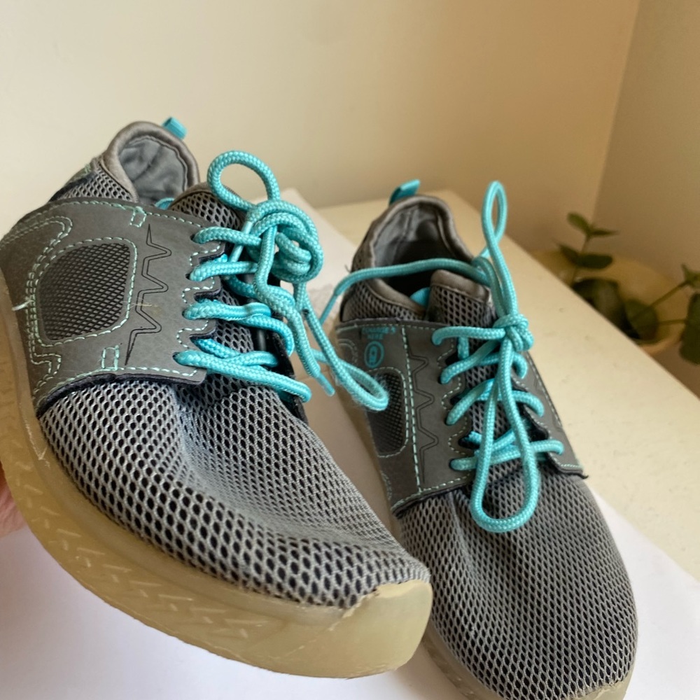 kids gray sneakers size 13
